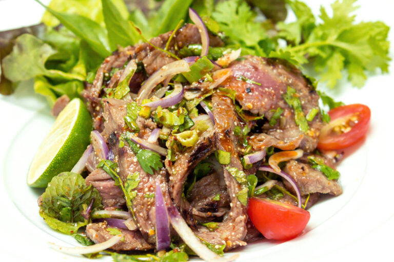 Grilled Beef Steak Salad with Thai Dressing for a high protein calorie deficit meal plan