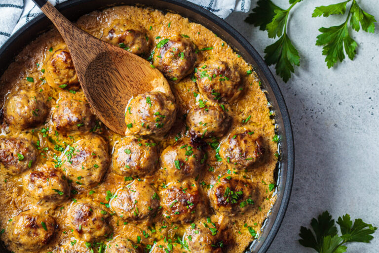 Healthy Swedish Meatballs in Creamy Sauce for the 7-day calorie deficit meal plan