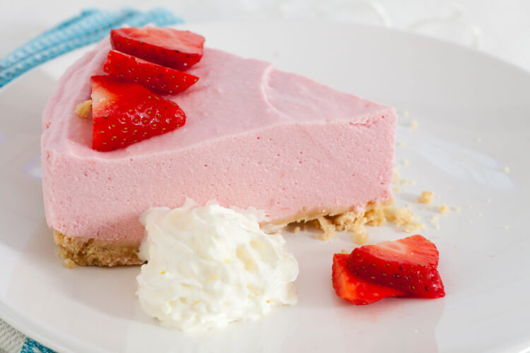 No Bake Strawberry Mousse Pie | Healthy Snacks | Dessert Recipes | Healthy Eating